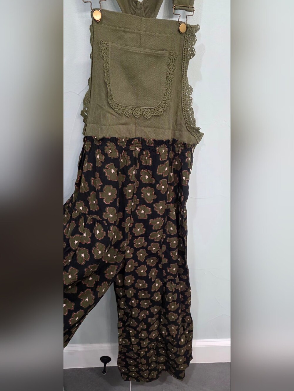 eesome Olive Floral Printed Scalloped Lace Trim Tiered Wide-Leg Jumpsuit - Picture 6 of 10